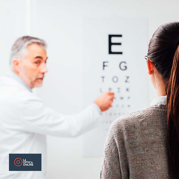 El equipo de La Óptica Online cuenta con oftalmólogos profesionales titulados para atenderte